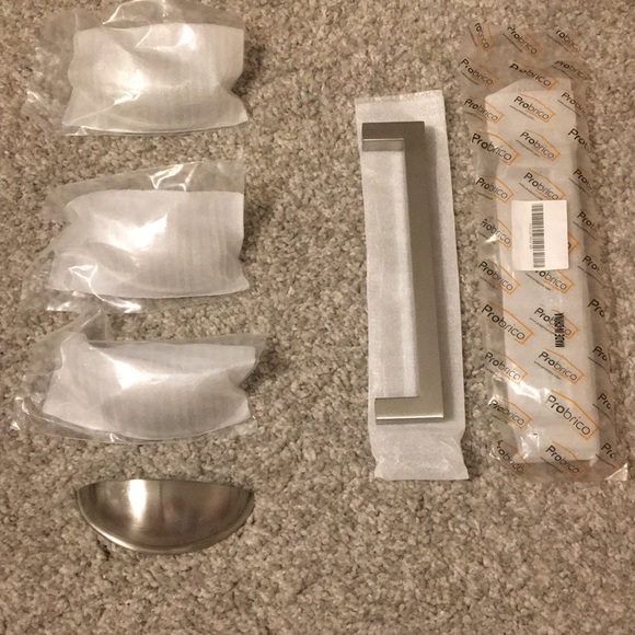 Cabinet Fixtures - Includes 6 pieces total! - Picture 1 of 11